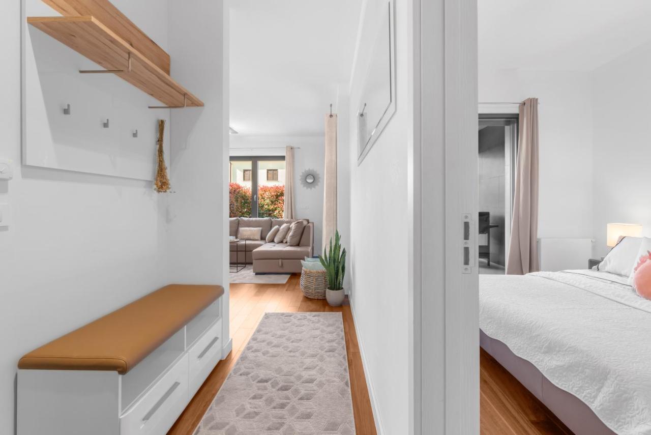 Luxury New Apartment With Private Garden Near The Beach! Poreč Exterior foto