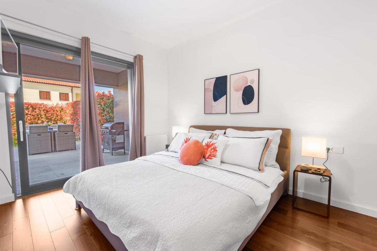 Luxury New Apartment With Private Garden Near The Beach! Poreč Exterior foto